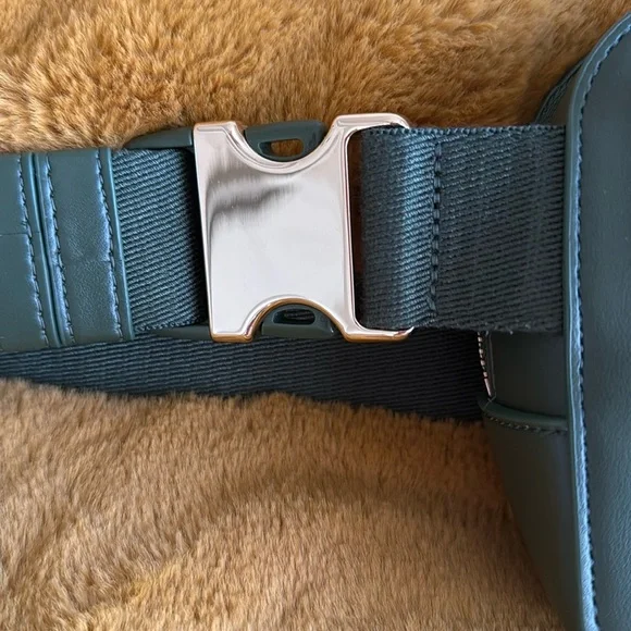 lululemon athletica Green Belt Bag Sleek Minimalist Design - Picture 7 of 7